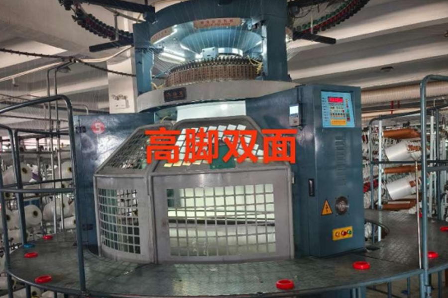 Exemplar griseo fabricae productionis pedes altos duplex postesque